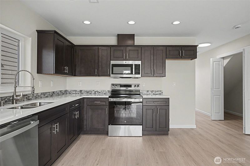 4th image of 475 N Fifth Avenue