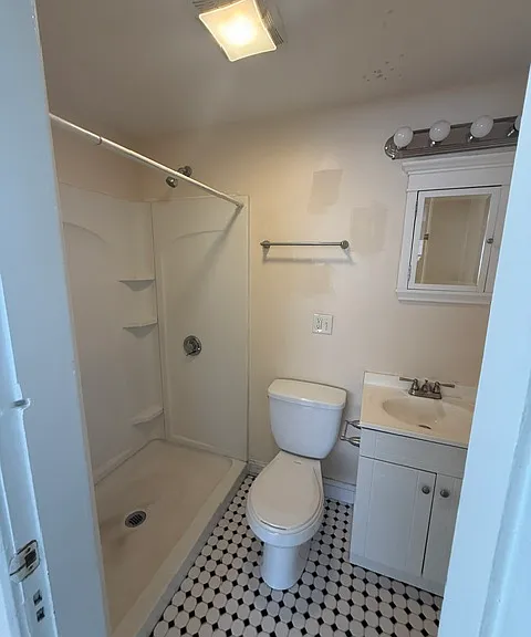 18 Lancaster St #1R — Photo 3