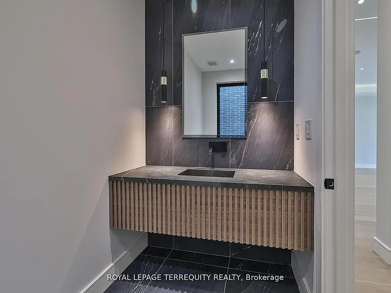 741 Woburn Ave — Photo 19