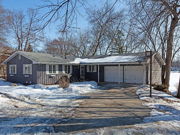 3rd image of 313 Maple Island Rd