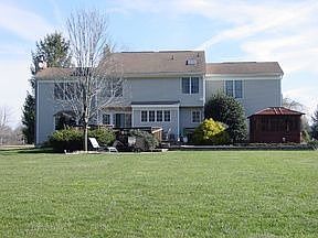 2nd image of 18 Woodbury Ct