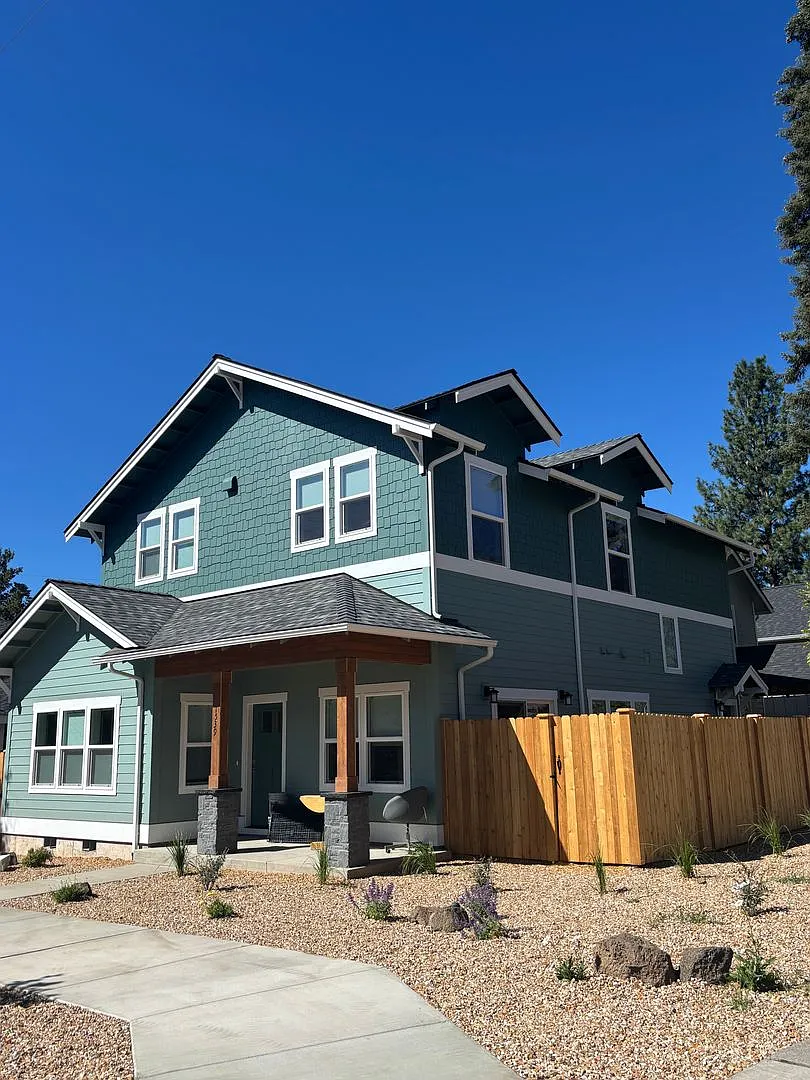 2 Bed 2.5 Bath Walk to Downtown - Duplex — Photo 1