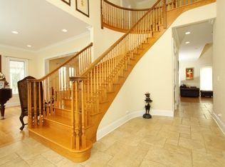 2327 Dehne Rd, Northbrook, IL 60062