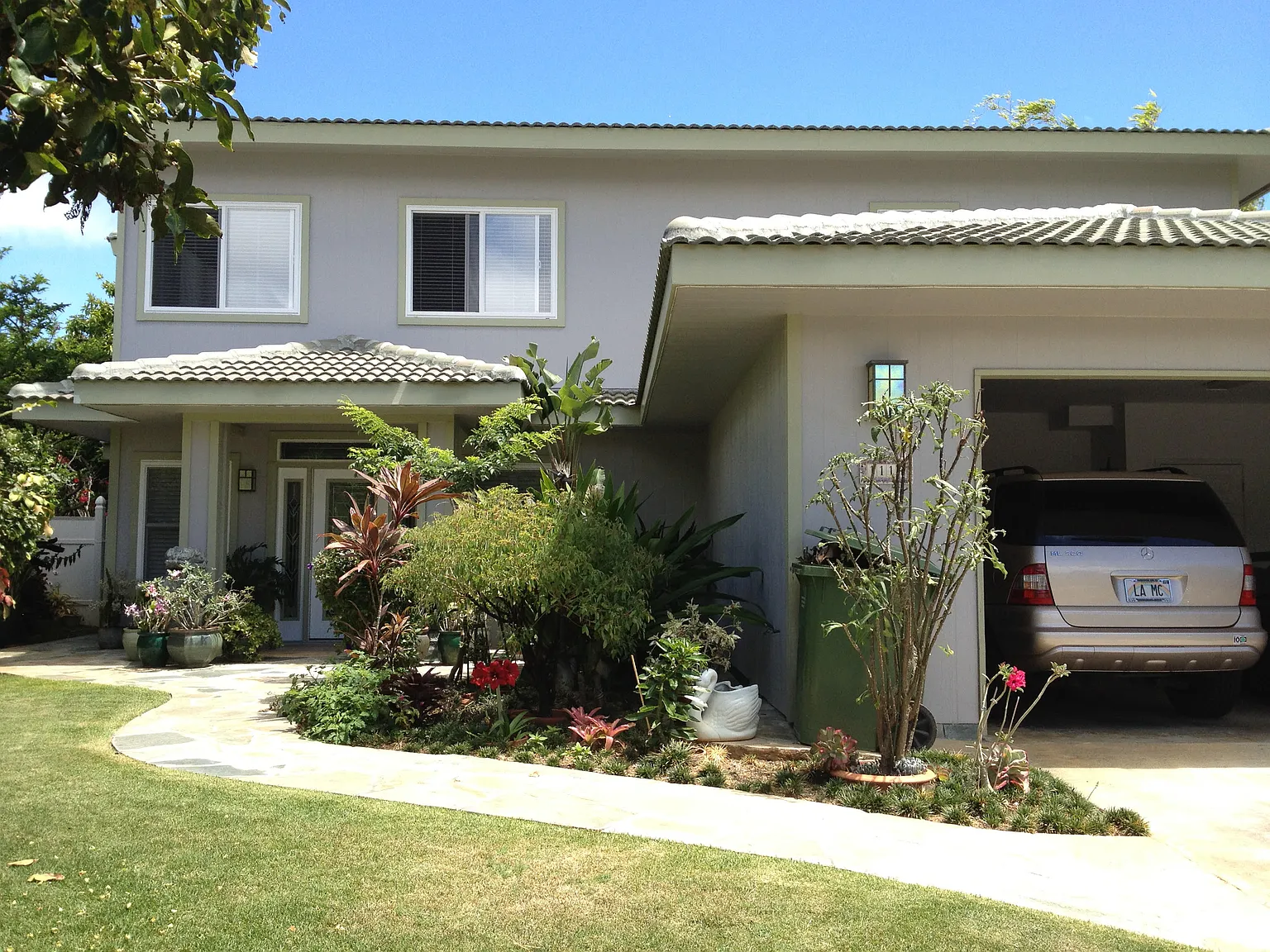 3 bed, 1900 sqft, $3,800 — Photo 1