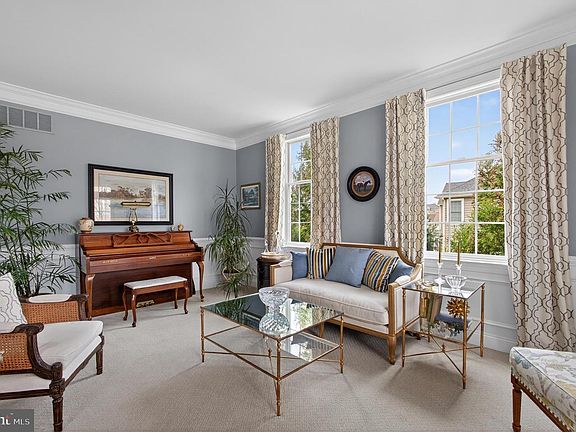 4th image of 3948 Powell Rd