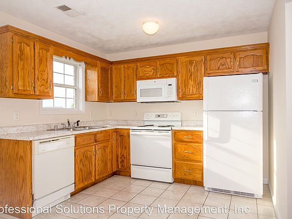 2nd image of 124 Mallory Ct APT 5