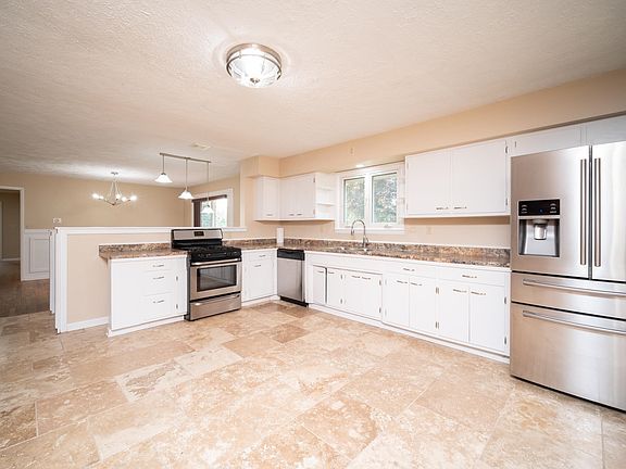 5th image of 938 Bluecrest Dr