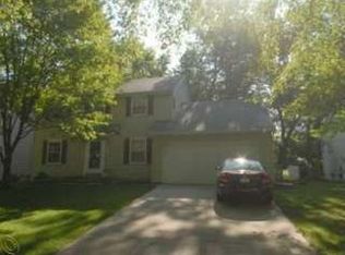 1555 Chanticlair Cir, Wixom, MI