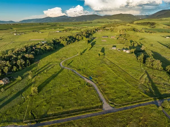 554 Bushnell Rd, Gallatin Gateway, MT 59730