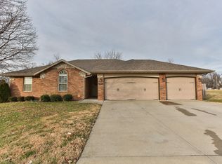 1911 W McClernon St, Springfield, MO 65803