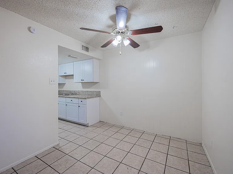 5040 N 40th Ave — Photo 5