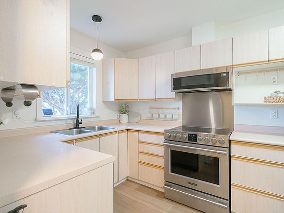 3rd image of 941 Malone Rd #18