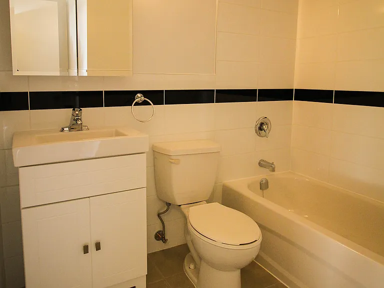 90 Cordova Ave — Photo 11