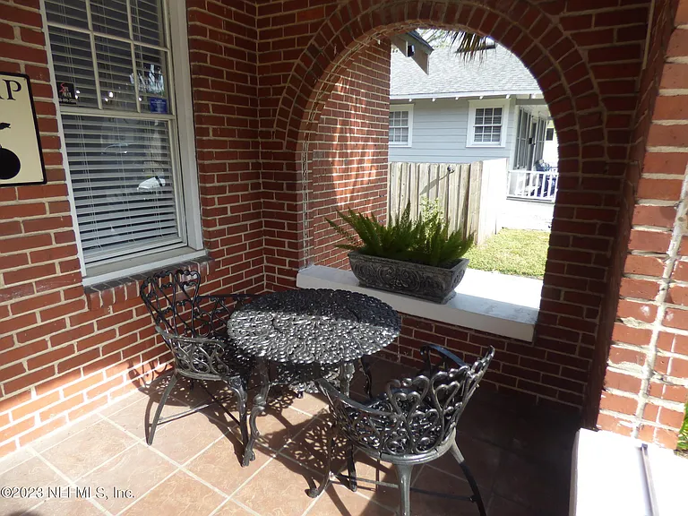 2671 College St — Photo 4