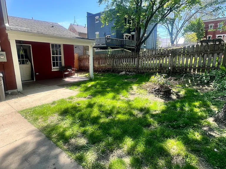 492 Haydens Ln — Photo 2