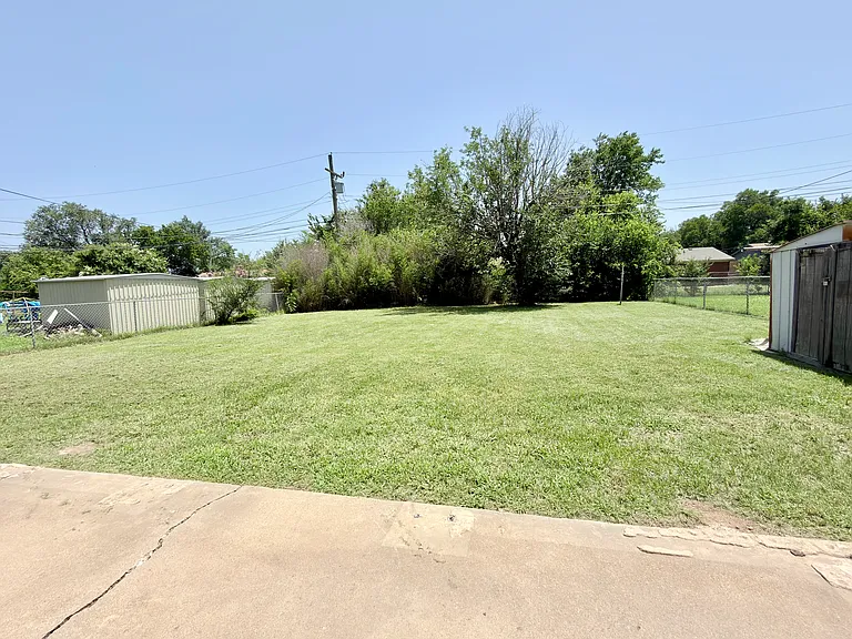 5810 NW Oak Ave — Photo 18