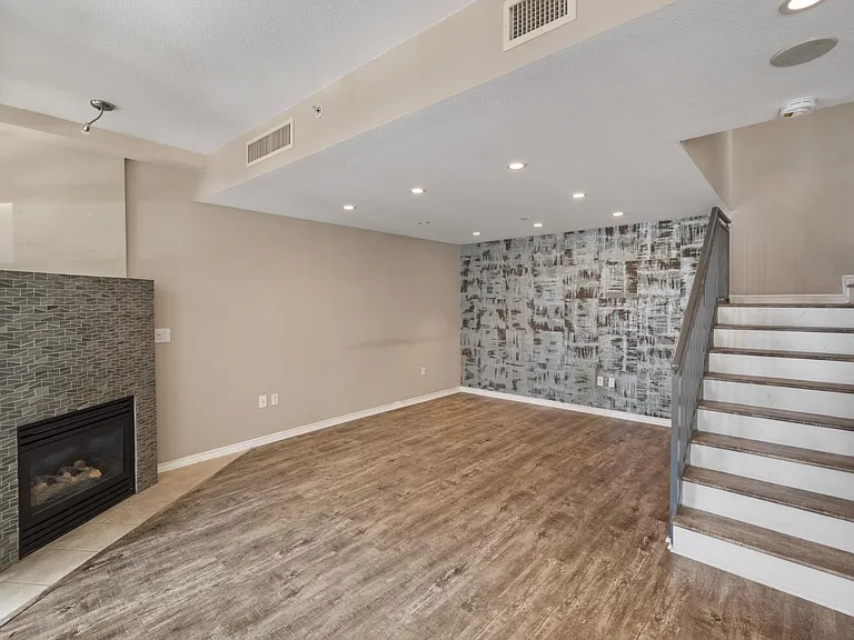 1240 India St #101 — Photo 13