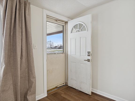 4th image of 1167 Davis St