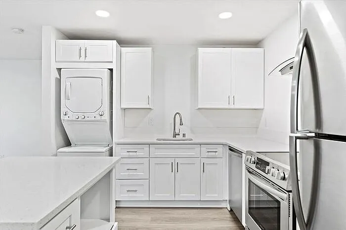 10204 E 13th Ave #D21 — Photo 20