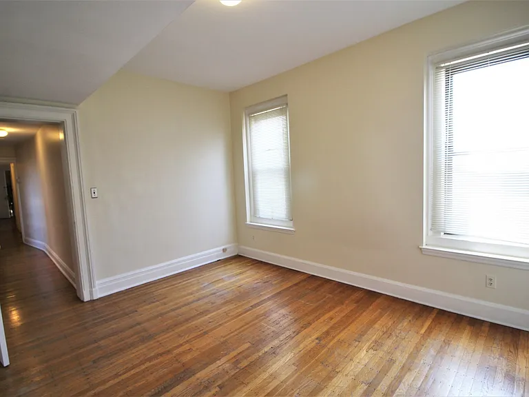 920 Saint Paul St — Photo 15