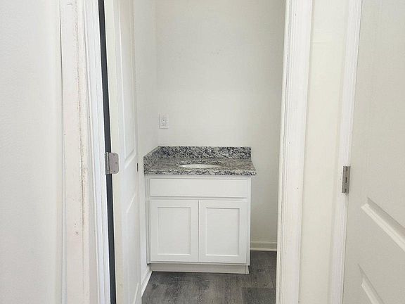 3rd image of 1132 Nottingham Rd