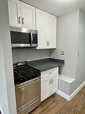 4th image of 21-52 28th St Unit 2