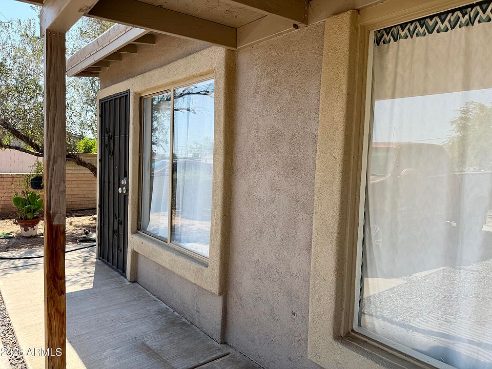1st image of 3301 W HOLLY Street