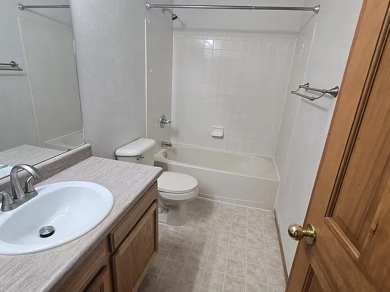 22341 E Mercer Pl — Photo 19