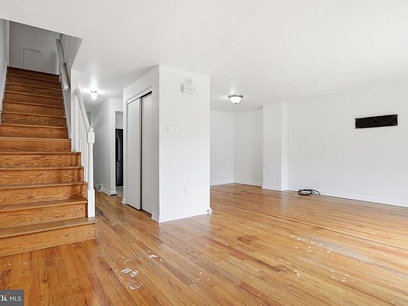 5th image of 863 E Kings Ct