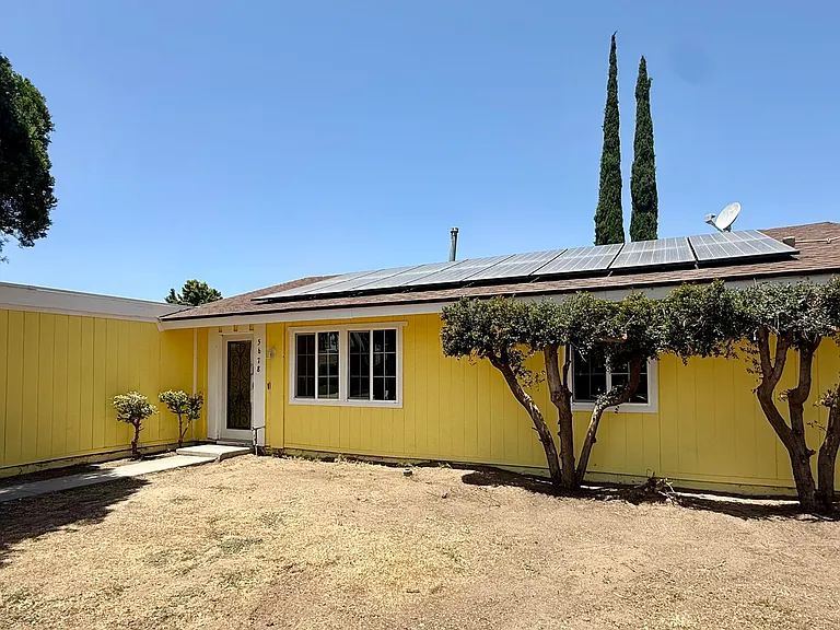 5678 Surrey Ln — Photo 1
