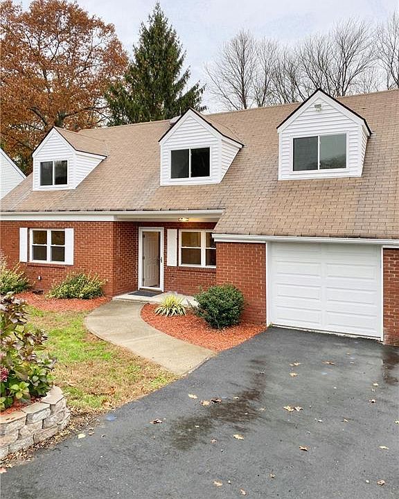 1st image of 404 Everett Pl