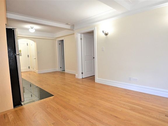 3rd image of 95 Christopher St #1EE