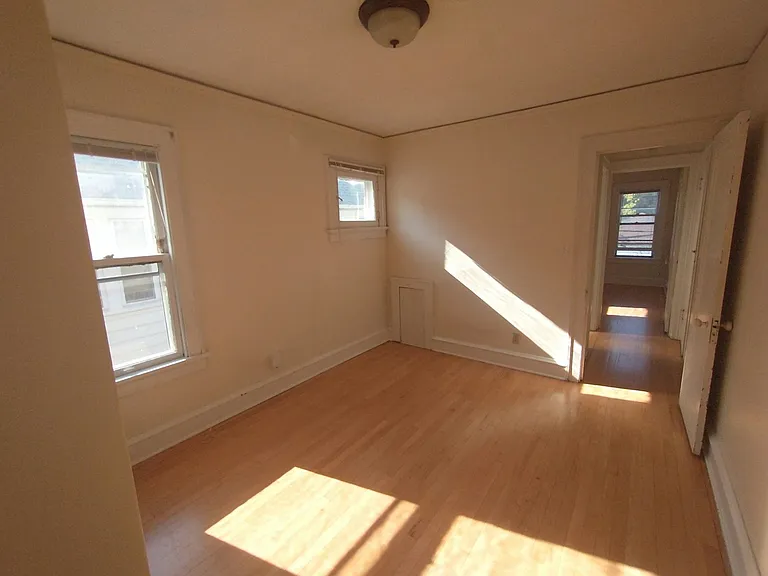 1900 E Jarvis St #UPPER — Photo 10