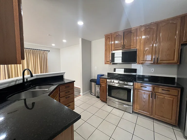 16401 Ellipse Ter — Photo 14