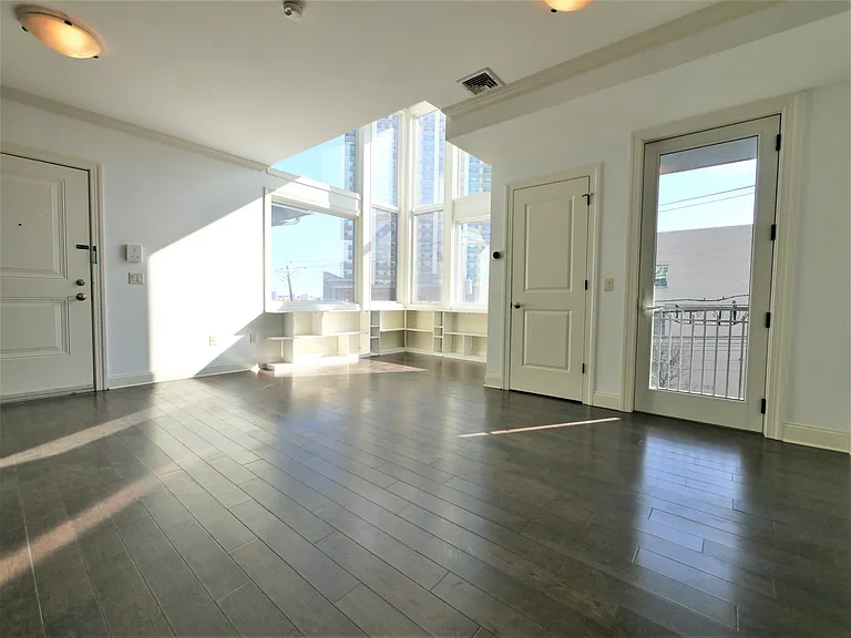 255 Laird Ave #15 — Photo 24