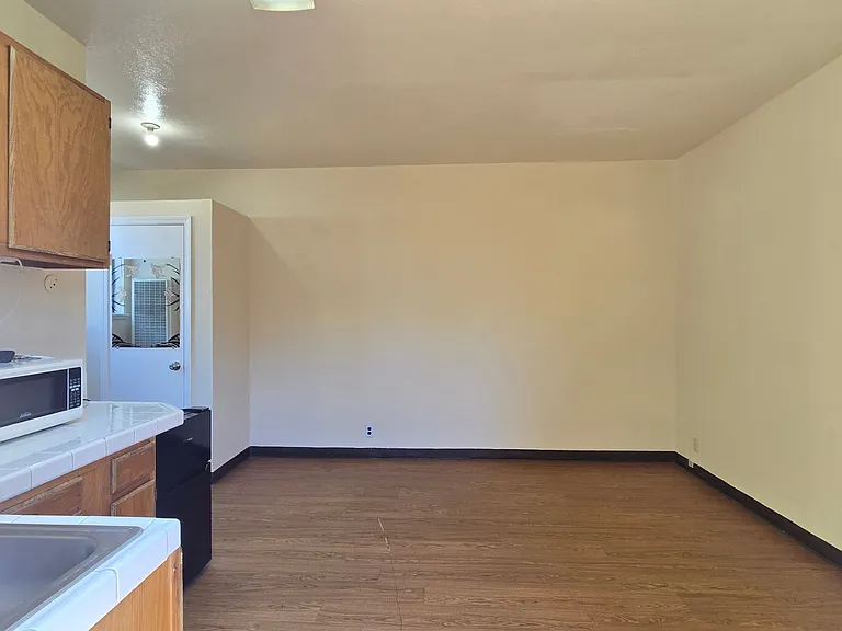 1264 Locust St — Photo 4