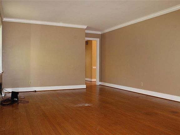 5th image of 3300 Camellia Dr