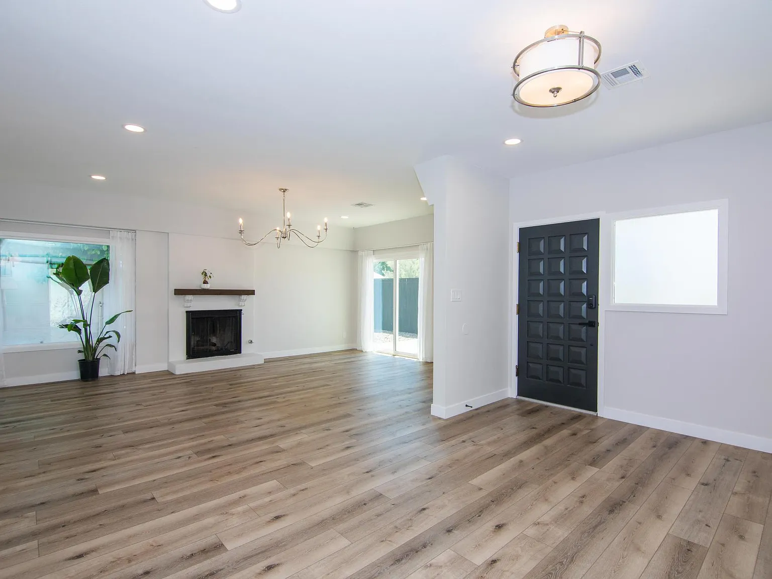 4 bed, 2000 sqft, $2,950 — Photo 4
