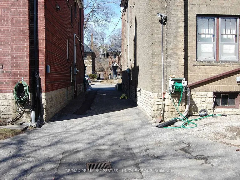 39 Whitehall Rd #UPPER — Photo 13