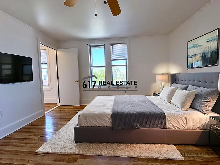 235 E Eagle St #3 — Photo 9