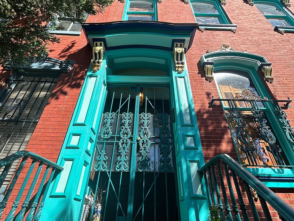 Front of 301 M St NW