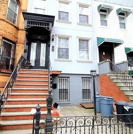4th image of 582 Bainbridge St #1