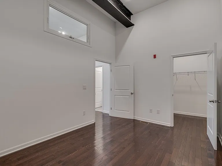 2737 Cambridge St — Photo 22