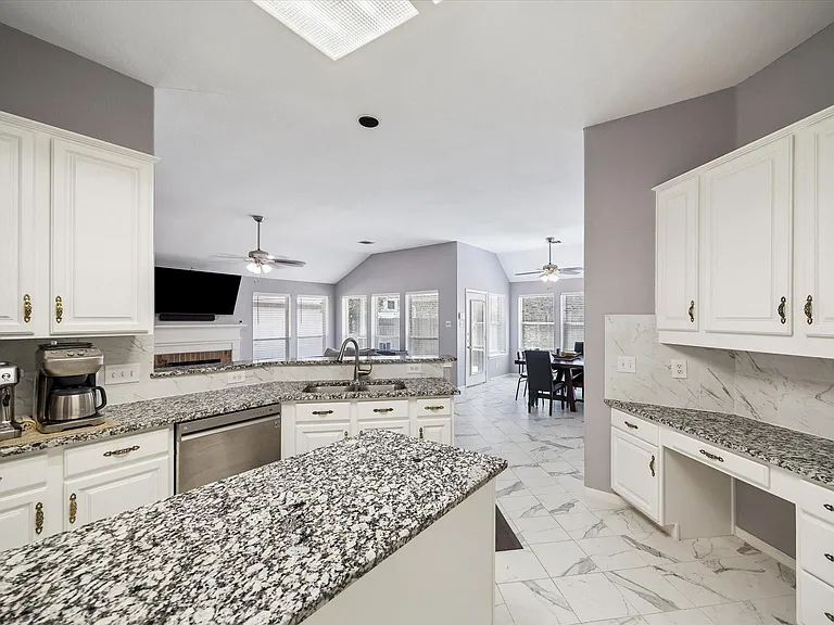 5918 Amherst Ct — Photo 12