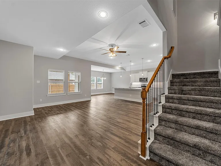 505 Ellis Place Dr — Photo 4