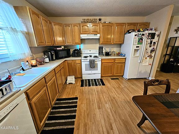 2nd image of 124 Twelve Oaks Dr