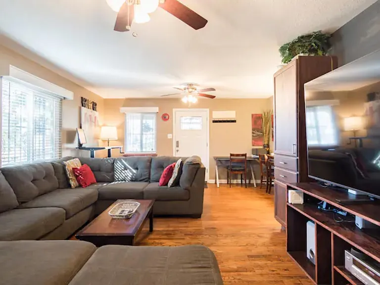 1300 Perry St — Photo 23