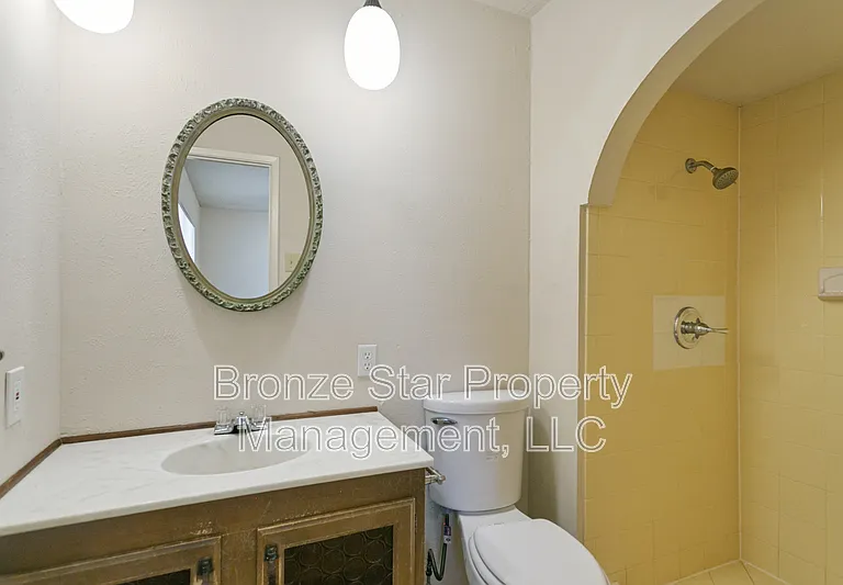 1429 Whitehall Dr — Photo 11