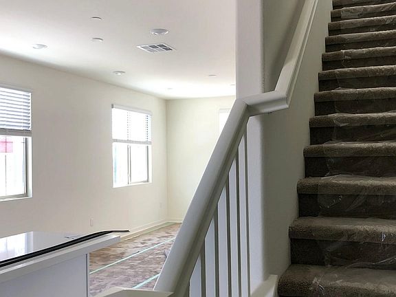 4th image of 848 Wintergreen Way