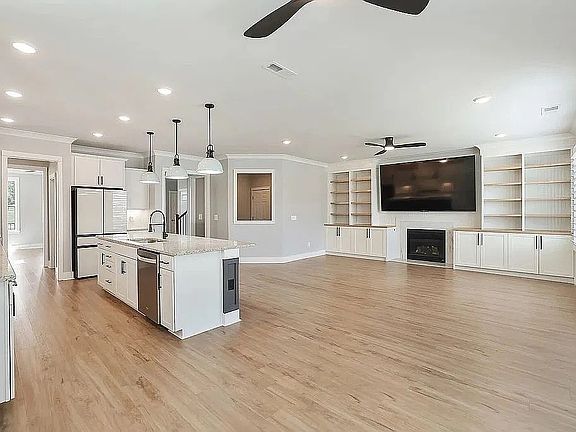 4th image of 584 Snap Dragon Ln